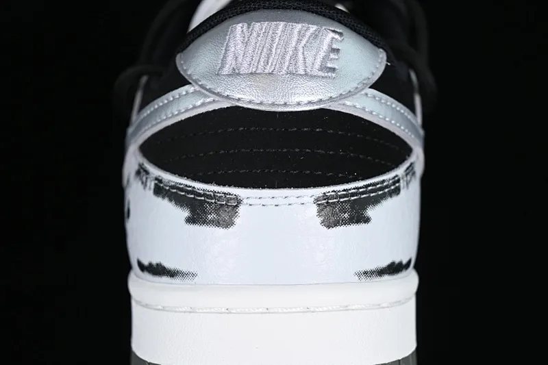 All Categories Nk SB Dunk Series Nk SB Dunk Low Low-top sneakers Nk Dunk Low Sanci Lab Dark Poker Old Dirty Shoes Premium Gray Cashew Pattern SB Strap Low-top Casual Shoes DM0108-001